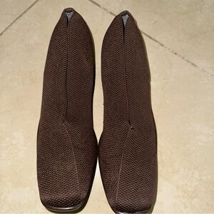 CHARLESTON SHOE CO. Size 9 Knit Slip-On low heel